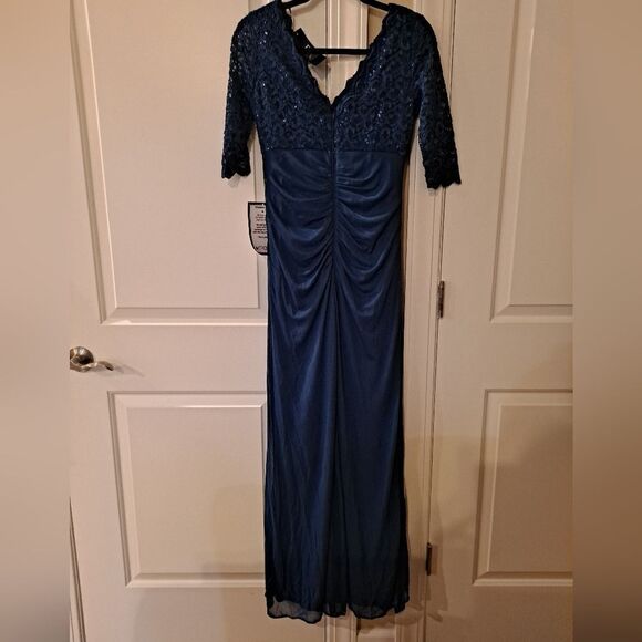 Betsy and Adam Full Length Lace Top Waterfall Detail Gown Size 6 - Picture 4 of 7